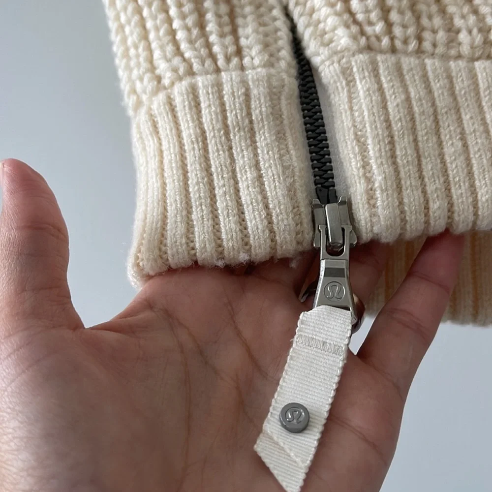 Lululemon Falling Freely Neck Warmer